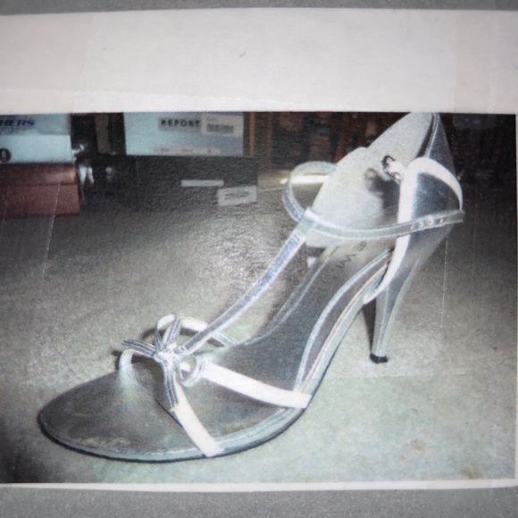 Coquette Bow Nine West Strappy Evening Heels - Picture 8 of 12